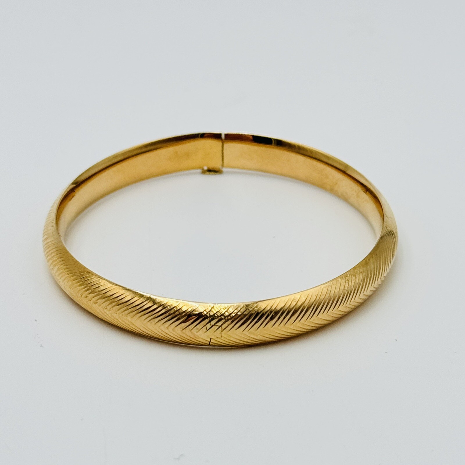 EternaGold 14k Yellow Gold Etched Bangle Bracelet Dominican Republic 7.6g 7.4”