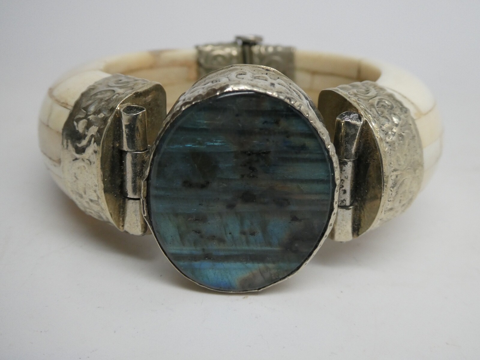 Vintage Water Buffalo Bone Labradorite Gemstone Hinged SP Bracelet Sz. 6.5″