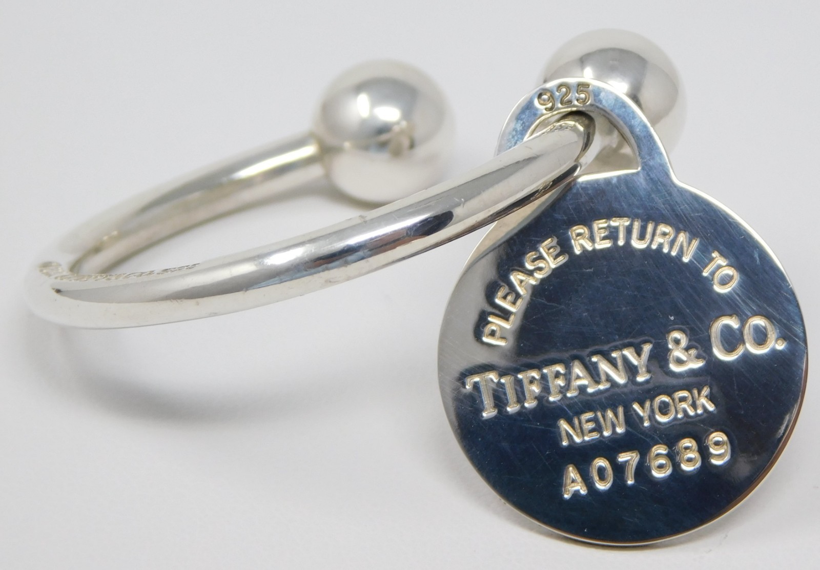 2001 Large TIFFANY & Co. Sterling Round Tag Charm Horseshoe Key Chain Ring B9445