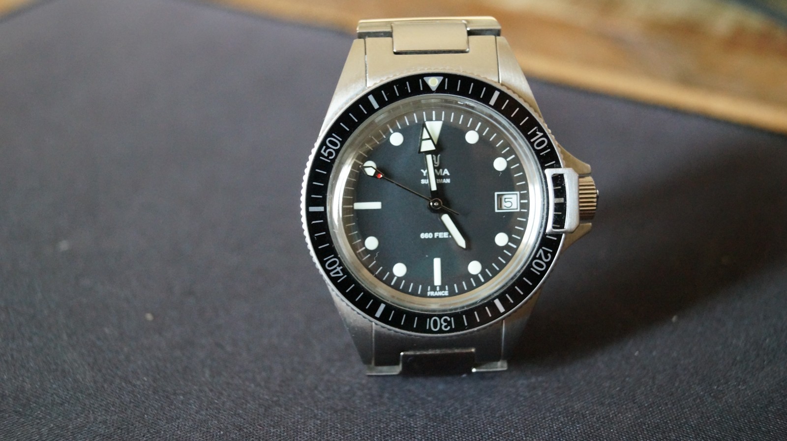 YEMA Superman Heritage Quartz 39mm Black Skin Diver YMHF1573-AM date @3