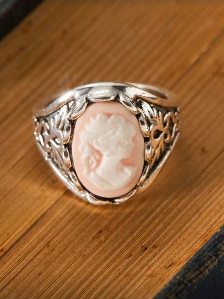 Silver-Plated Zinc Ring Carved Cameo Potrait Shaped Light Pink Background Size 7