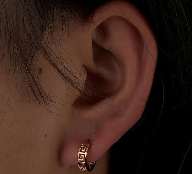 NEW VERY SMALL HUGGIE GREEK KEY ROUND HOOP EARRINGS 18k YELLOW GOLD PLATED .51″