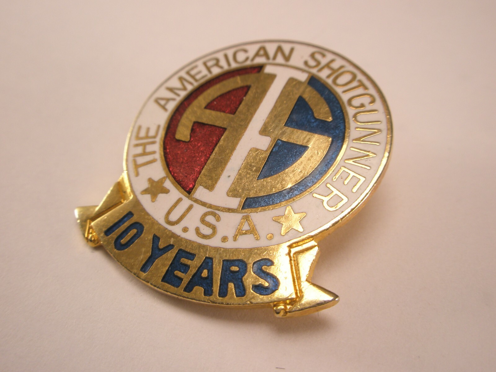 AS American Shotgunner USA 10 Years Vintage Tie Tack lapel pin n23