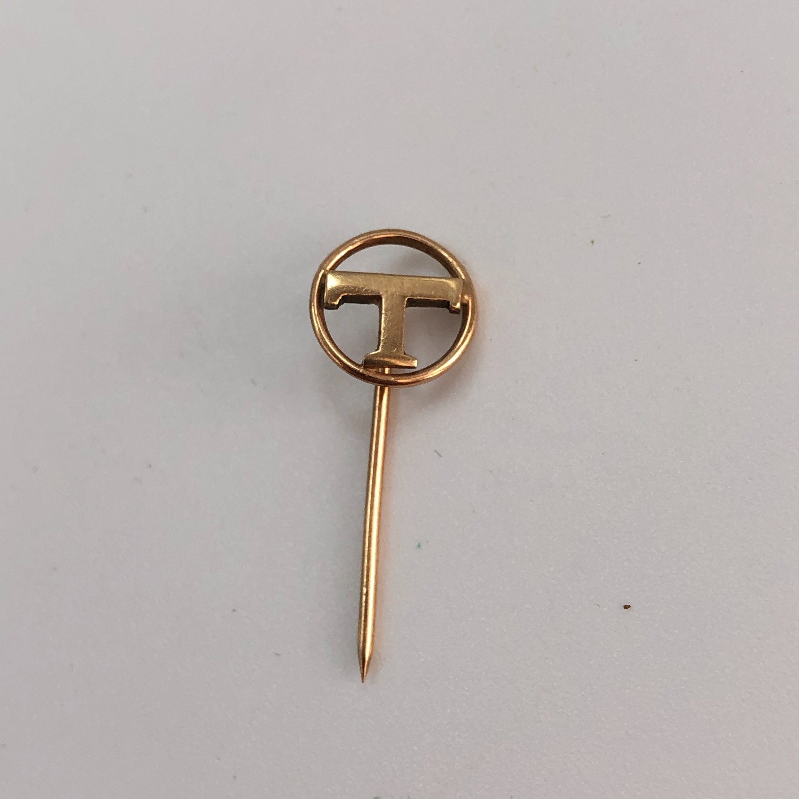 Vintage 9ct Gold ‘ T ‘ Initial Stick Pin – L 2.7cm x W 1cm – 0.73g