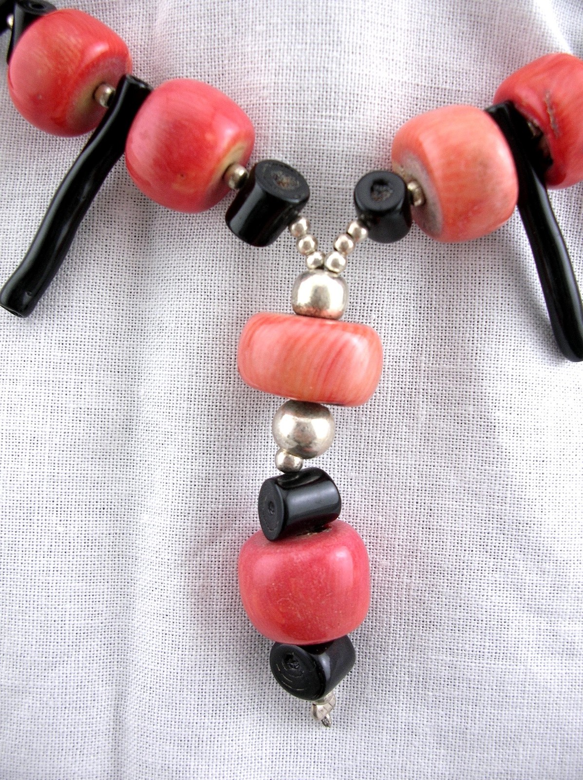 VINTAGE RED AND BLACK CORAL SILVER NECKLACE AND EARRINGS