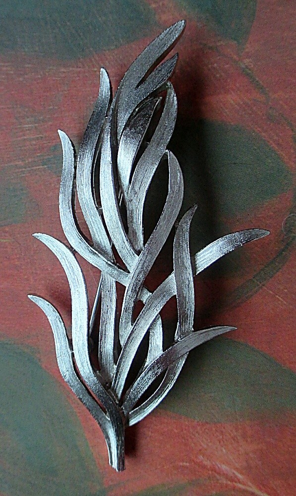Vintage 50’s 60’s Brooch Crown Trifari Seaweed Leaves Feather Brushed Silvertone