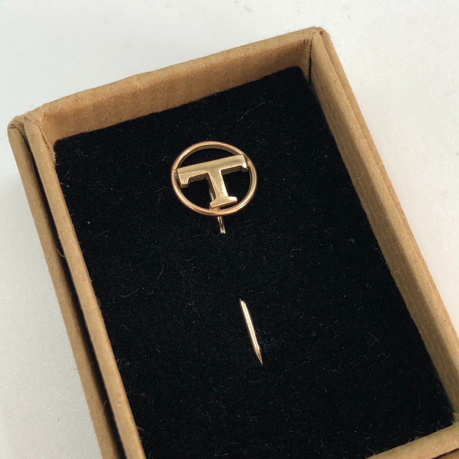 Vintage 9ct Gold ‘ T ‘ Initial Stick Pin – L 2.7cm x W 1cm – 0.73g