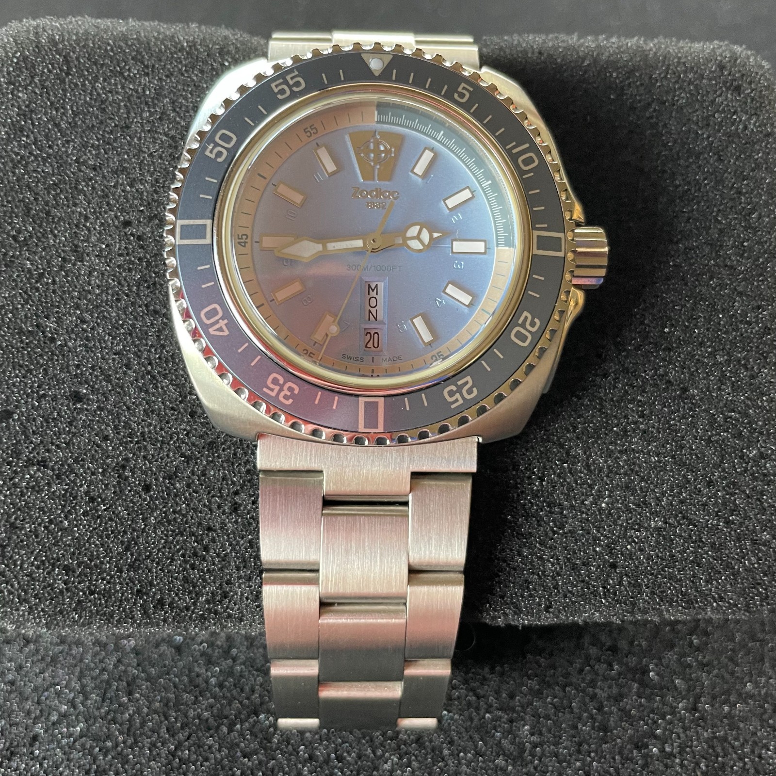 ZODIAC V-Wolf Dive Watch, ZO2305 W/ Strap, After-Mkt Bracelet, Plz see descript!