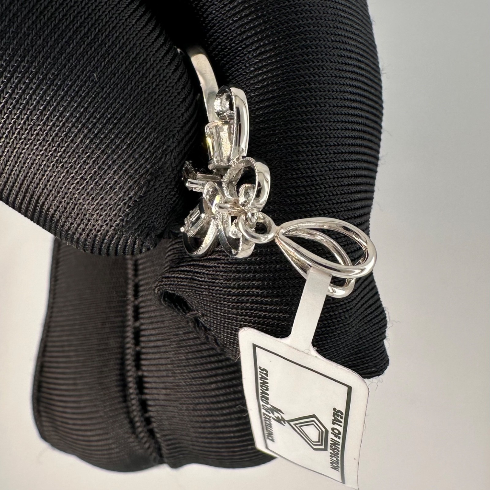 1.00 est tcw Natural Diamond & Platinum Pendant IGI Report # 20J2282026