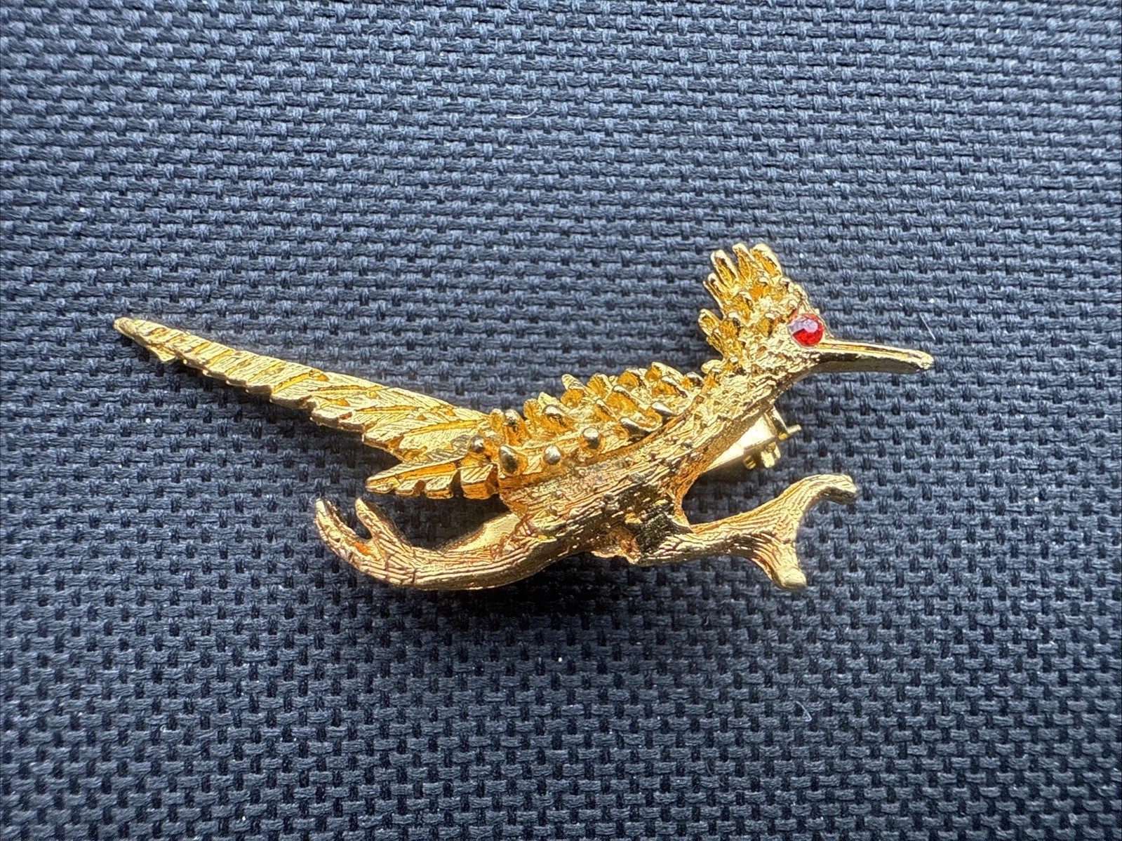 Vintage Gold Tone Roadrunner Brooch Pin With Red Eye Unmarked 1 5/8″ Inches