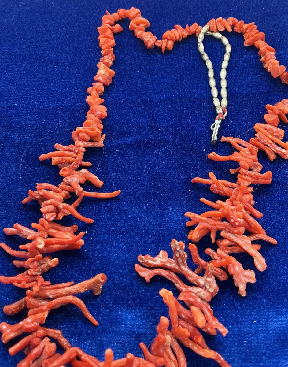 VINTAGE SOUTHWEST BRANCH CORAL , NUGGETS AND STERLING OVAL BEADS