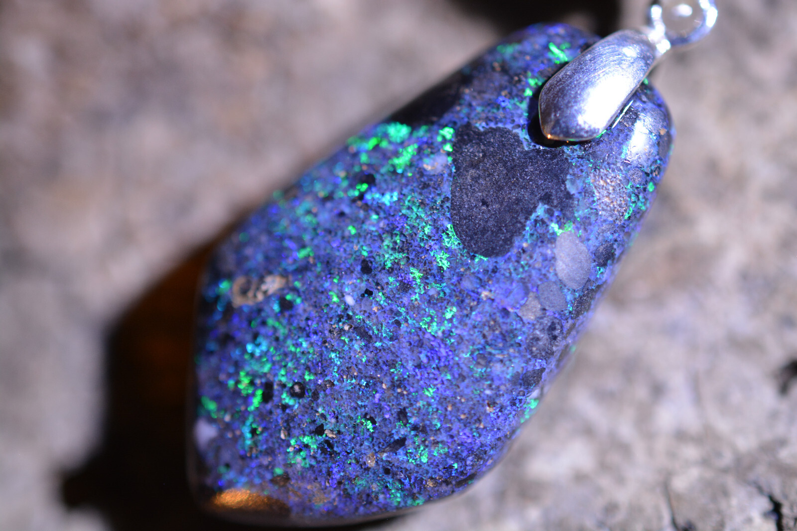 17ct 28x16x5 Electric Green & BlueMooka Mixed Hard Matrix Opal Necklace Australia Gem