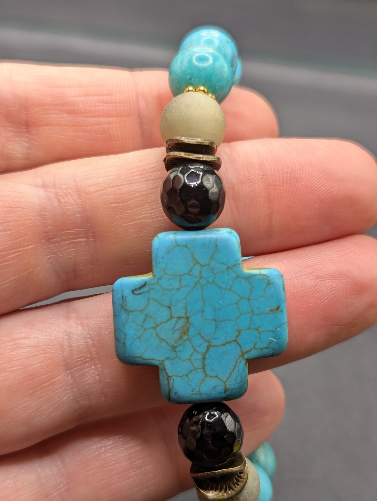 Women’s Stylish Blue Cross Turquoise Beaded Stretch Bracelet (16cm) Small Wrist
