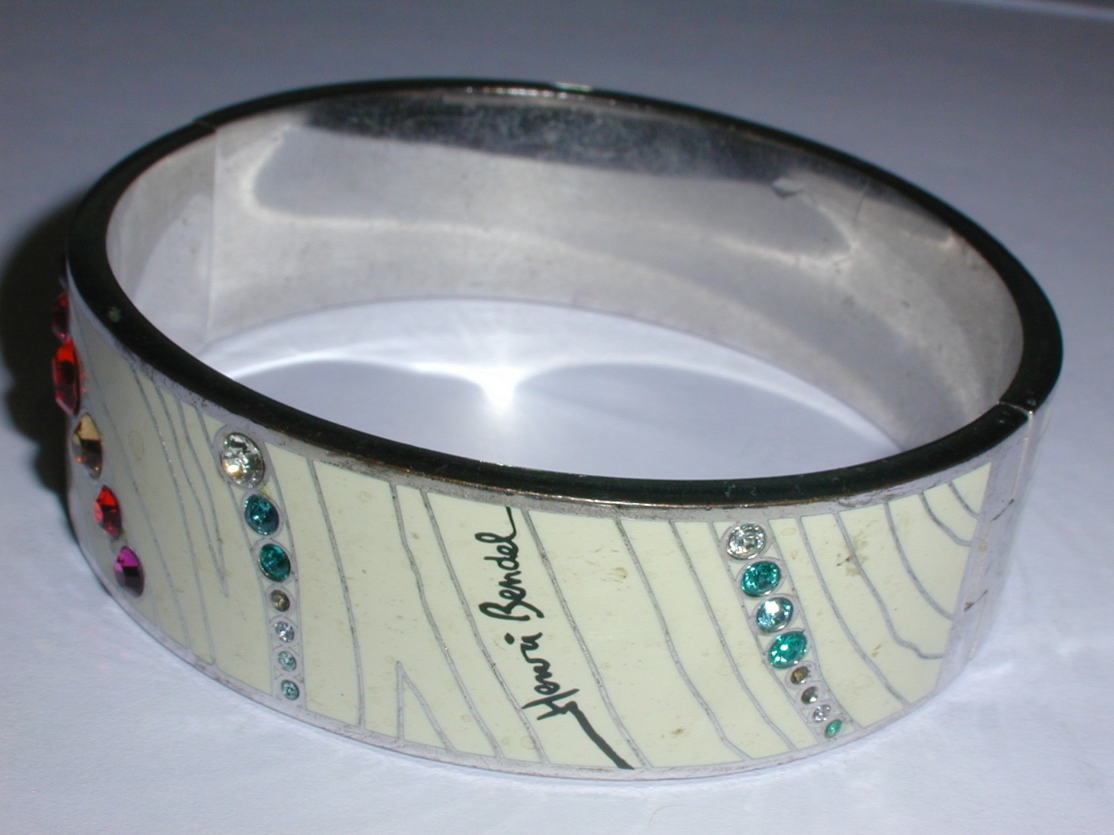 HENRI BENDEL WIDE CREAM ENAMEL- SILVER METAL HINGED CUFF BRACELET W/ STONES 7.5!