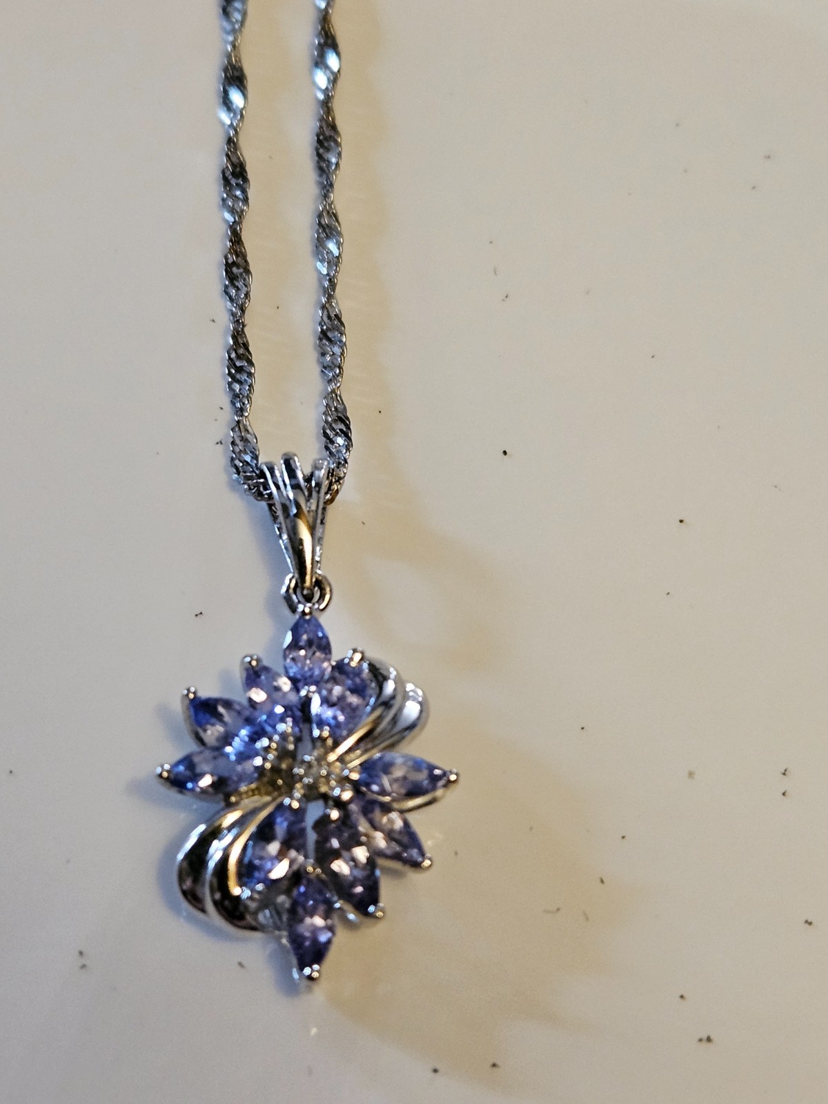 .925 marked Sterling Silver Cluster Pendant Necklace