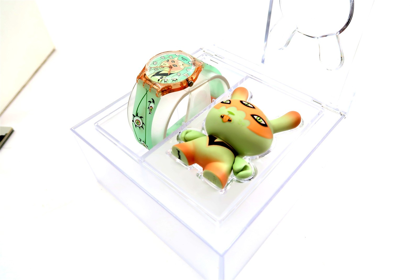 NEW Swatch KidRobot Watch THE EYES ARE WATCHING GP132 w/ Box, Case & Papers 2010