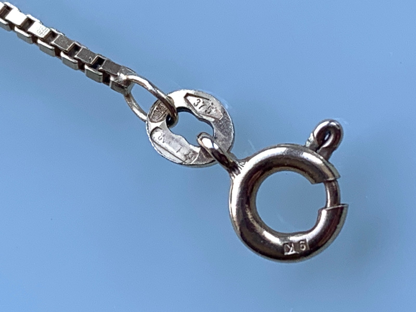 9ct / 9k Gold Ball Ball & Box 23.5″ Chain 7.83g