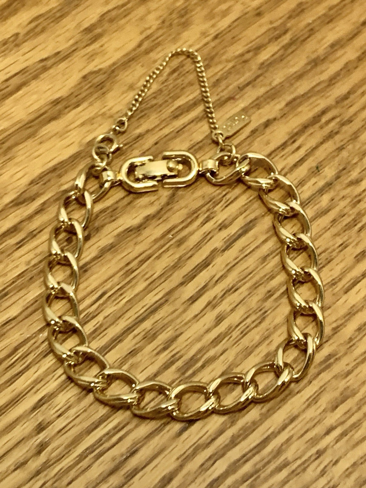 Stunning Monet Vintage Gold Tone Link Chain Bracelet With Safety Chain
