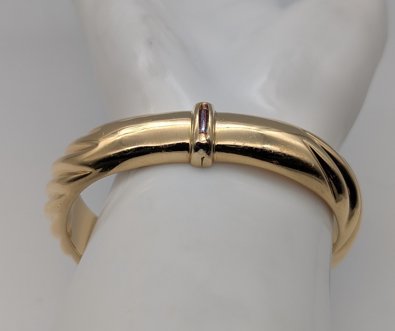 Ladies 750/18K Yellow Gold 0.44ct Diamond Bangle – 71.45g – Up to 16cm N1675