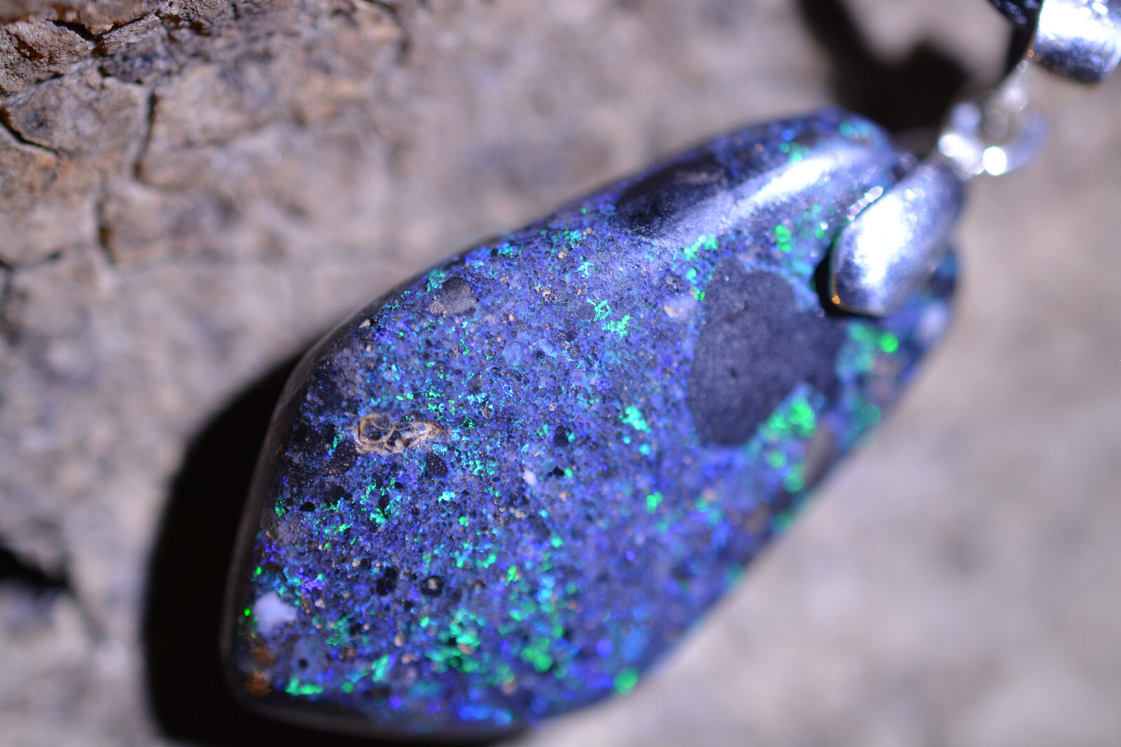 17ct 28x16x5 Electric Green & BlueMooka Mixed Hard Matrix Opal Necklace Australia Gem