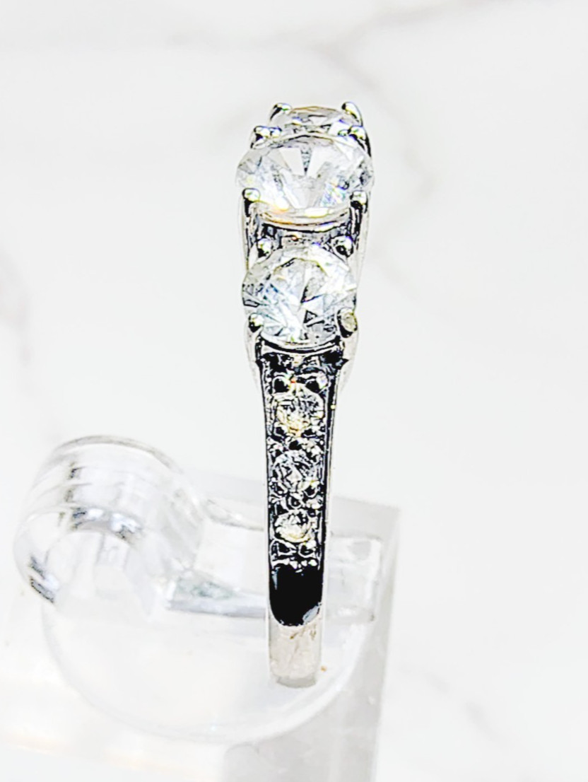 Andin 10K White Gold 1.00CT Diamond Ring • Size 8 • 9 Diamonds • 2.58g