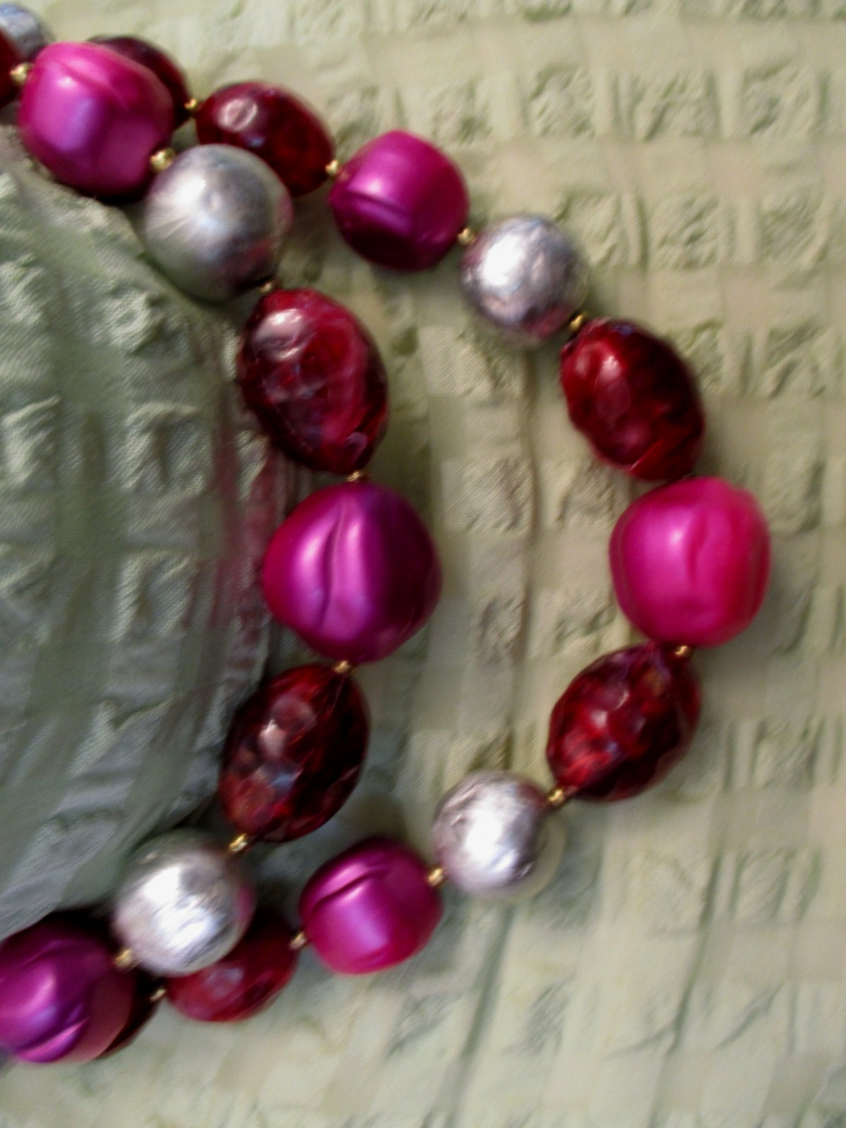 VTG Beautiful Multicolored 2 Strand Beaded Necklace 16 1/2″ Long