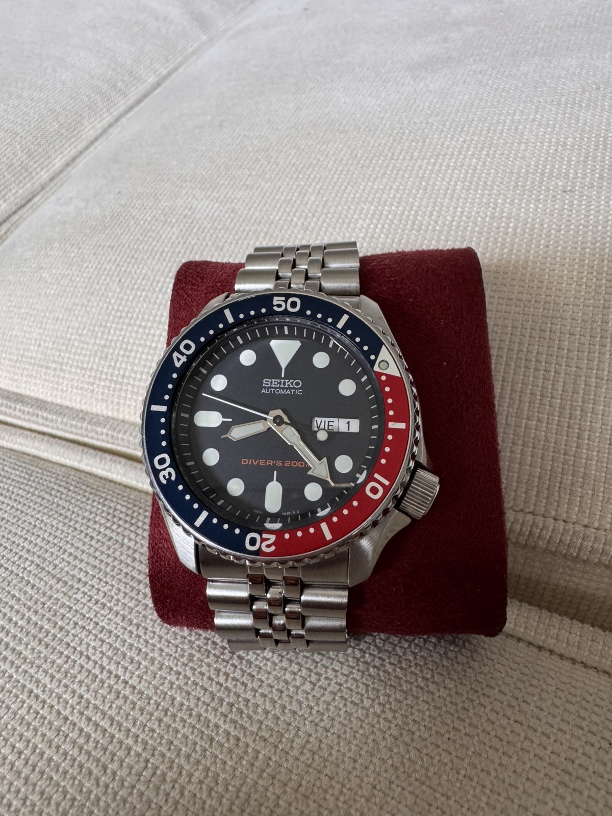 Seiko Automatic Diver Blue Dial Jubilee Bracelet 200M SKX009K1 Mens Watch