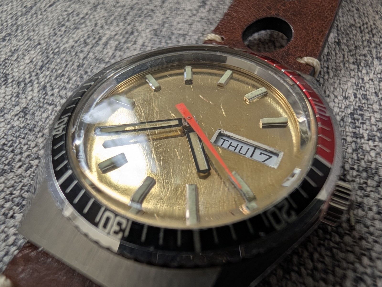 Caravelle Bulova N8 1978 Set-O-Matic 666 Automatic Diver Watch, Runs Excellently