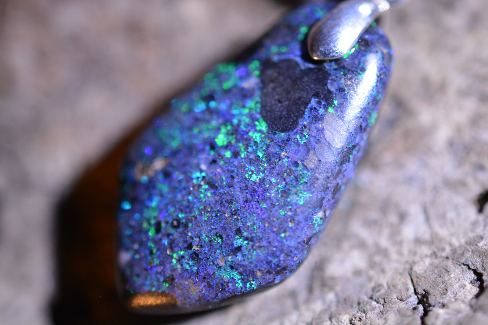 17ct 28x16x5 Electric Green & BlueMooka Mixed Hard Matrix Opal Necklace Australia Gem