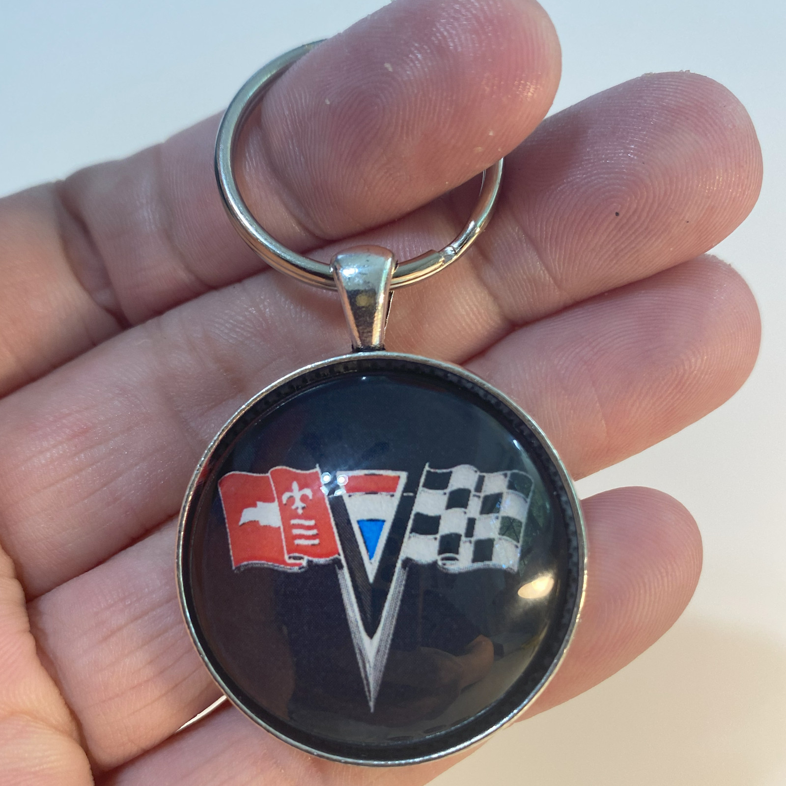 Vintage 1963 1964 Chevy Corvette V Flags Emblem Logo 1.2″ Diameter Keychain