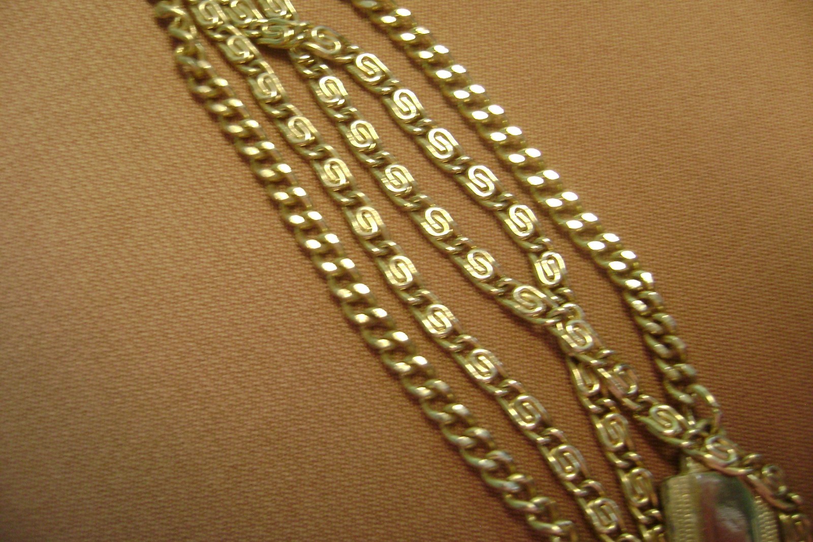 VINTAGE MULTIPLE 5 CHAIN FILIGREE PUSH LOCK CLOSURE GOLD TONE NECKLACE