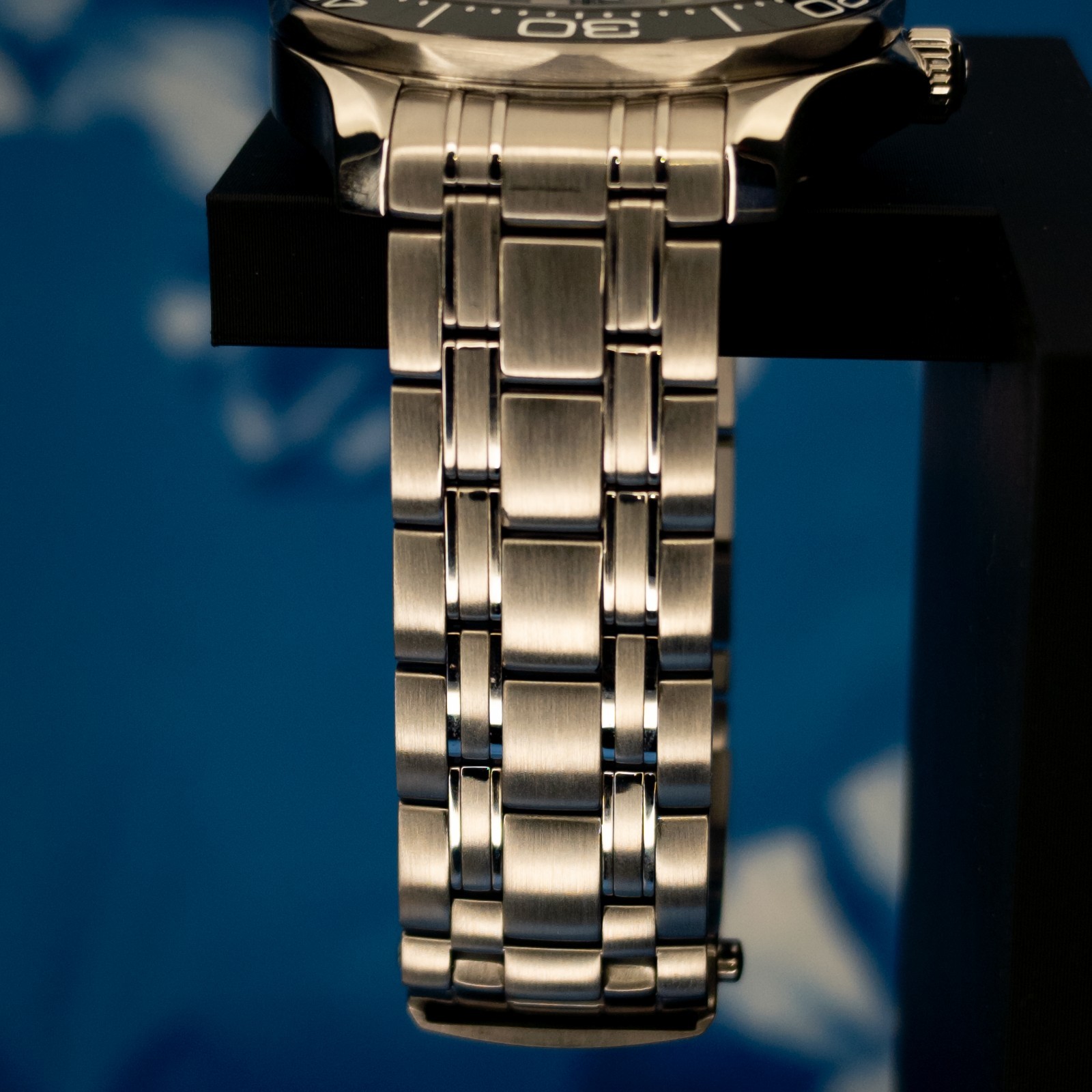 2025 Omega Seamaster Diver 300M 42mm White Wave 210.30.42.20.04.001 Box & Papers