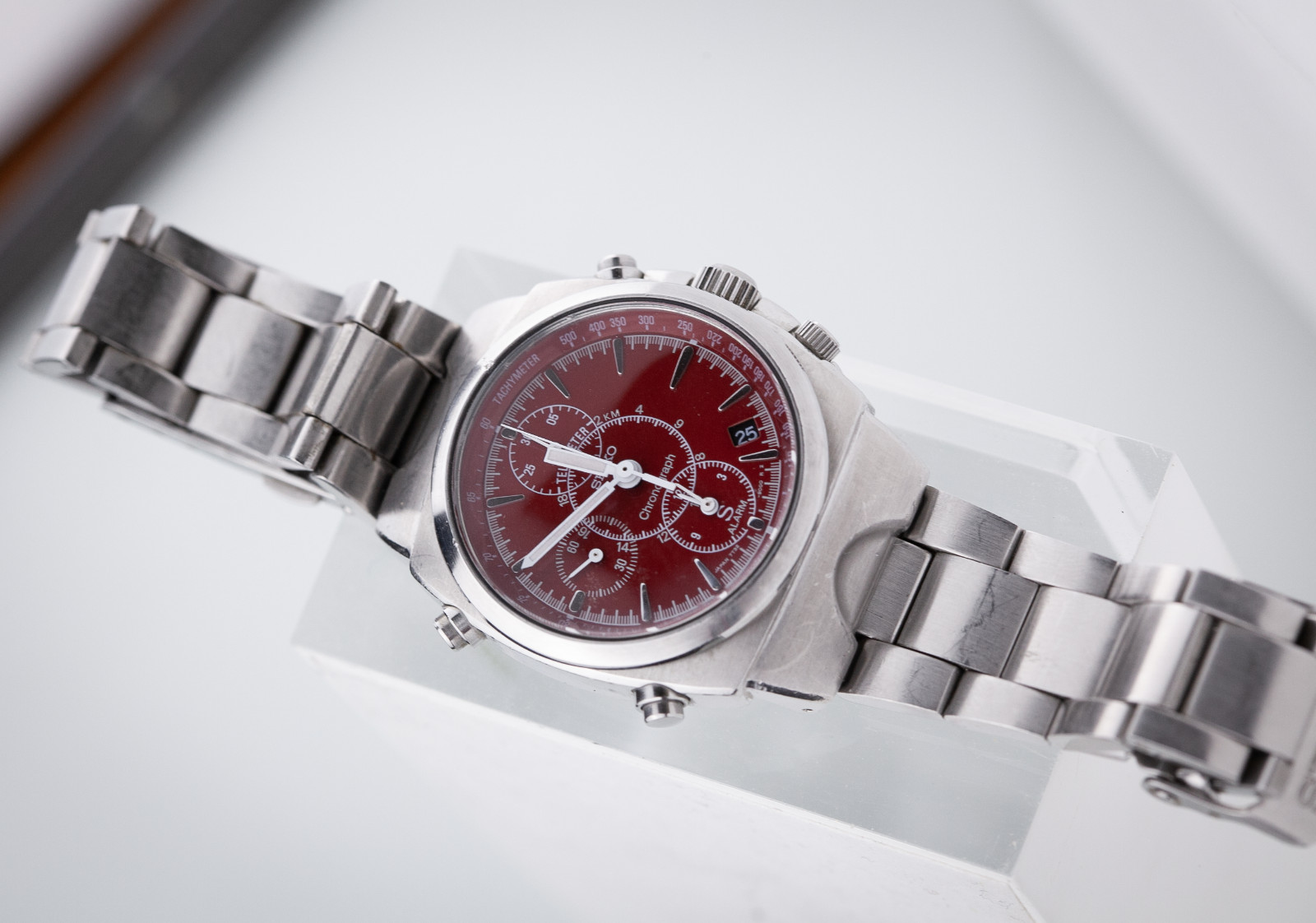 SEIKO SUS 7T32-9000 Chronograph – Desirable Red Dial