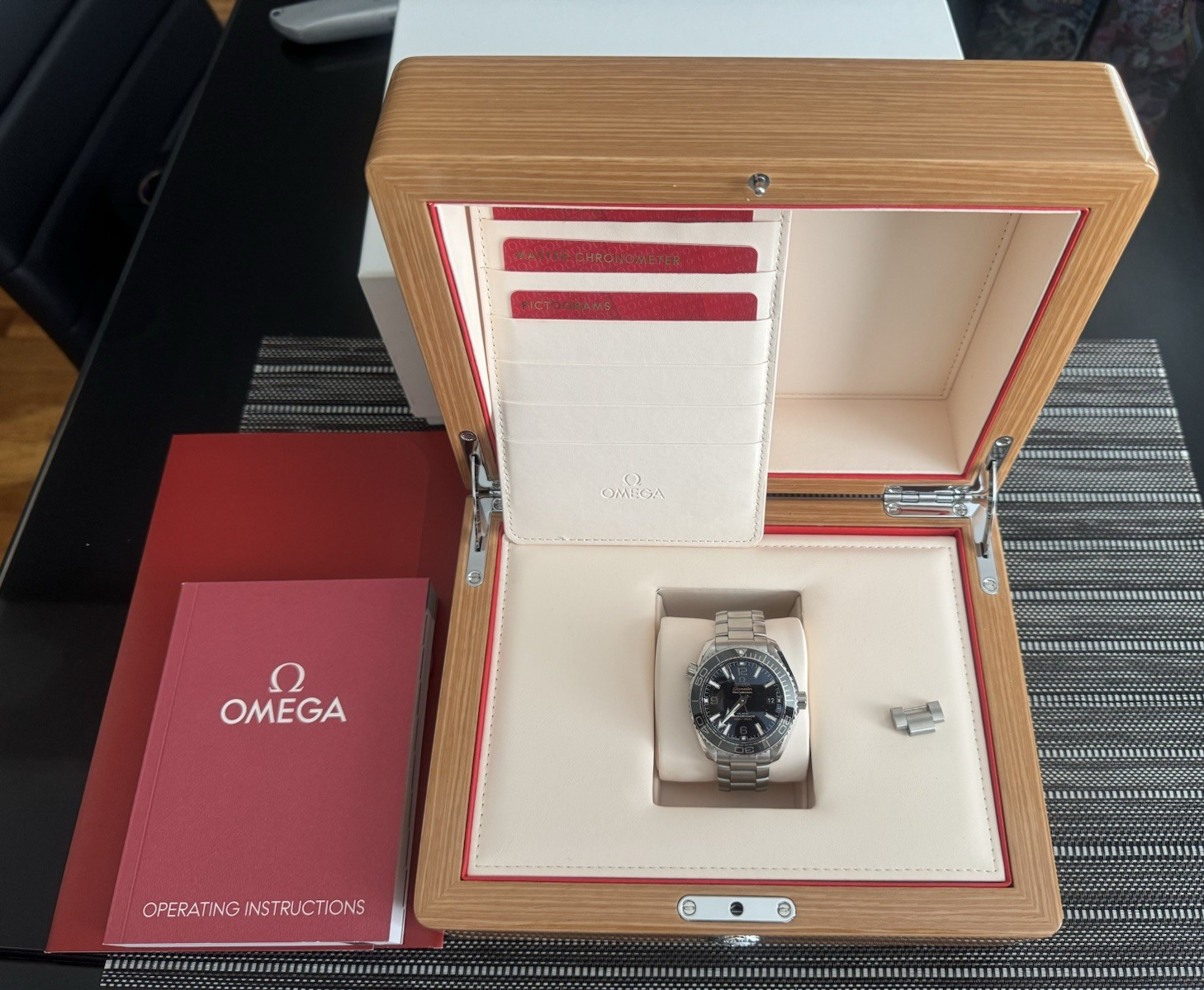 OMEGA Seamaster Planet Ocean 39.5mm 600m Auto Black Dial Date Box Papers