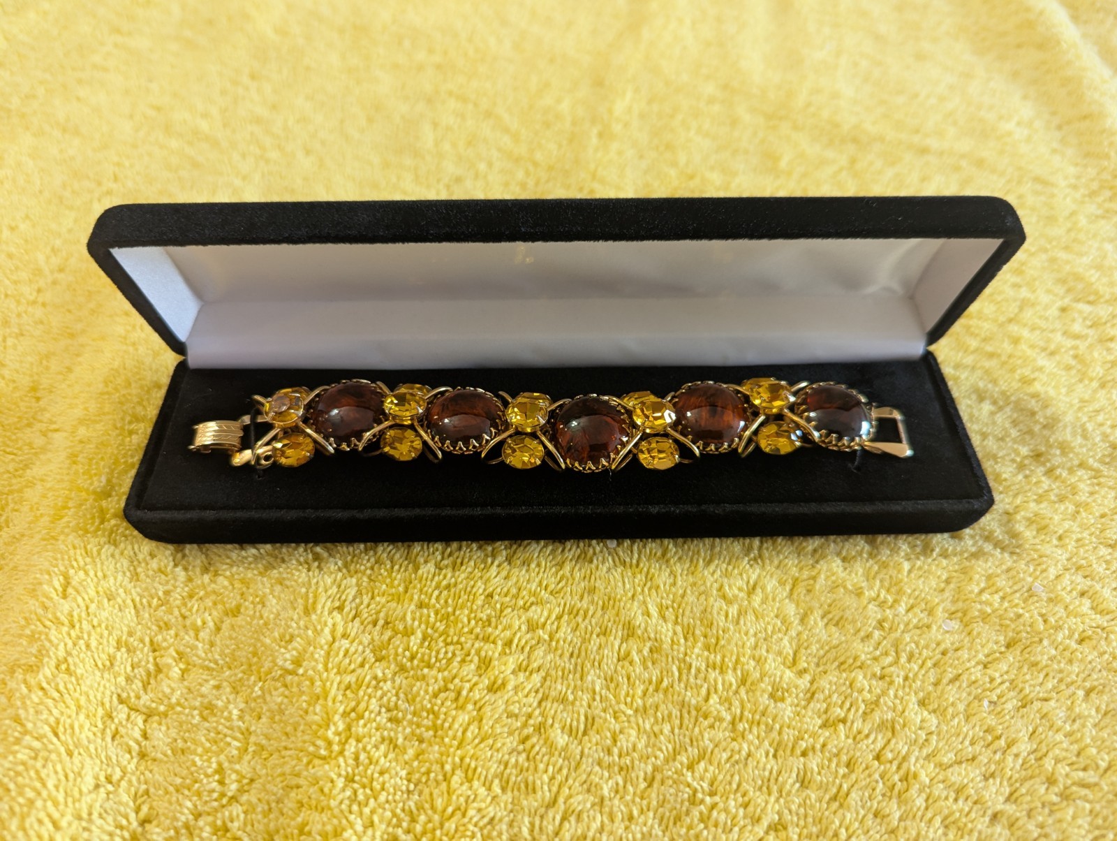 Vintage Intricate Juliana Costume Bracelet w/ two colored stones