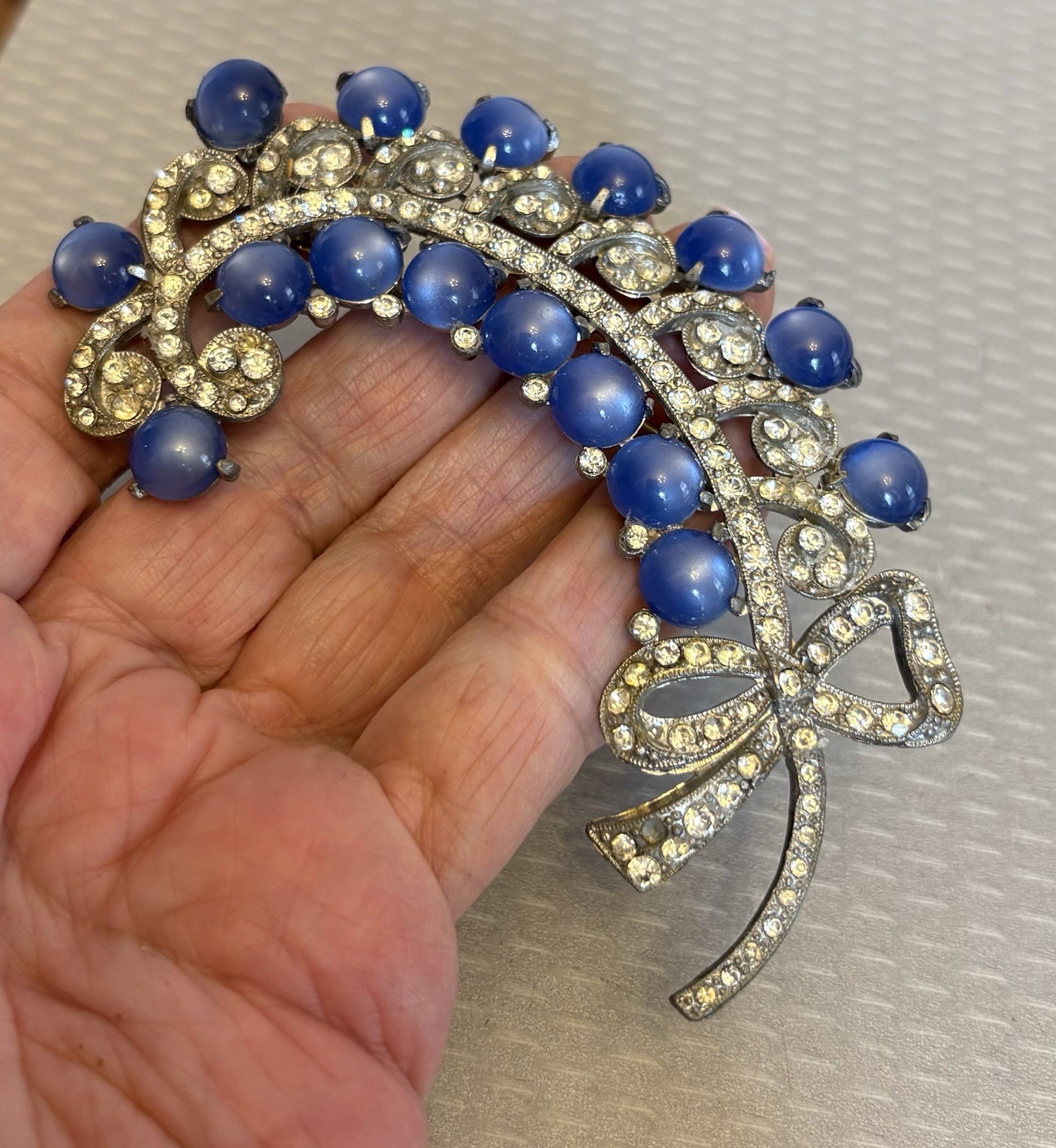 Retro 40s Vintage Brooch Blue Moonglow Lucite Cabs Rhinestone Feather Spray 4”