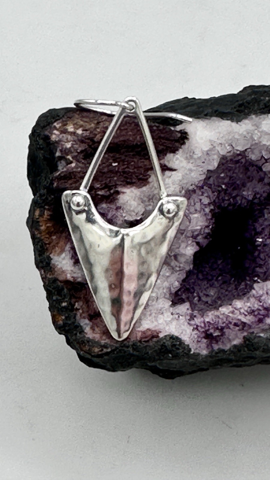 Silpada 925 Sterling Silver Hammered Arrowhead Shield Drop Earrings Thailan