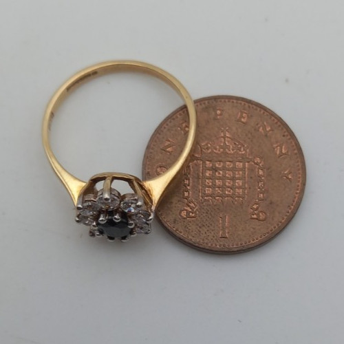 9ct Gold Lab CZ & Sapphire Cluster ring 2 grams size N