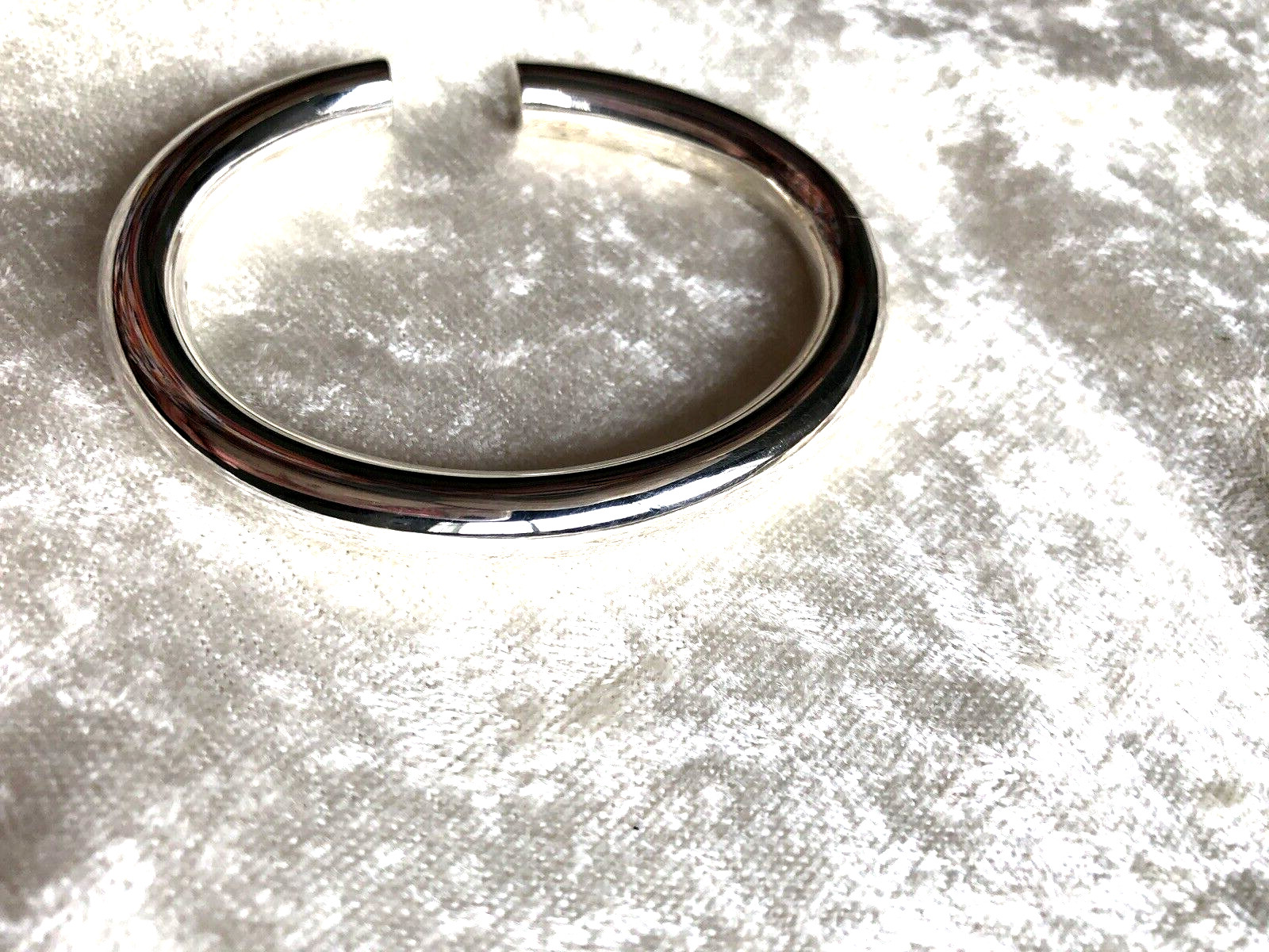 ULTRA FINE 950 SILVER HINGED BANGLE, SMALL (M4036-23)