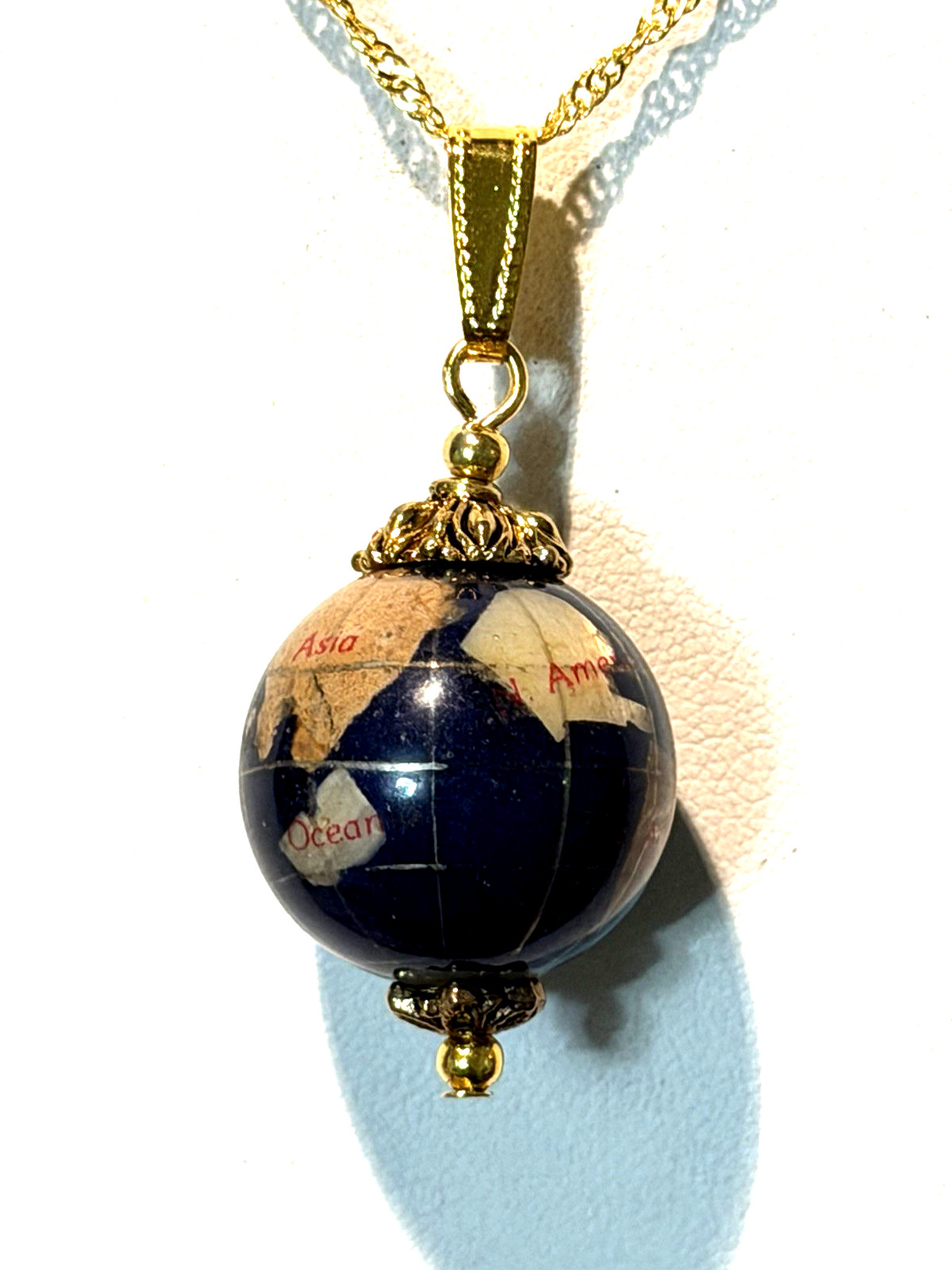 *NEW ITEM-LG. VTG. 20MM LAPIS GEMSTONE INTARSIA WORLD GLOBE NECKLACE. g