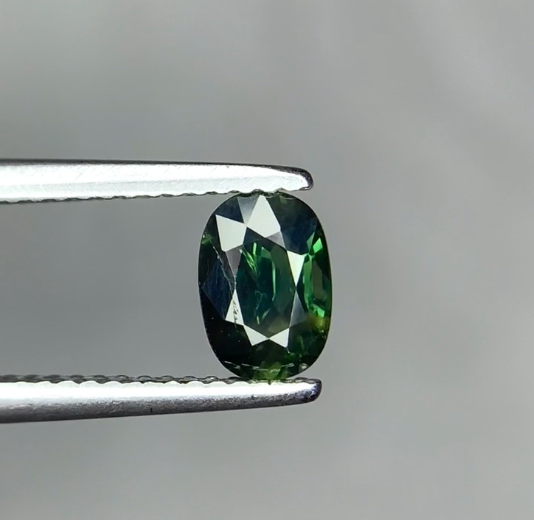 1.06ct Natural Shapire. Oval Polished Gemstone. TS 8