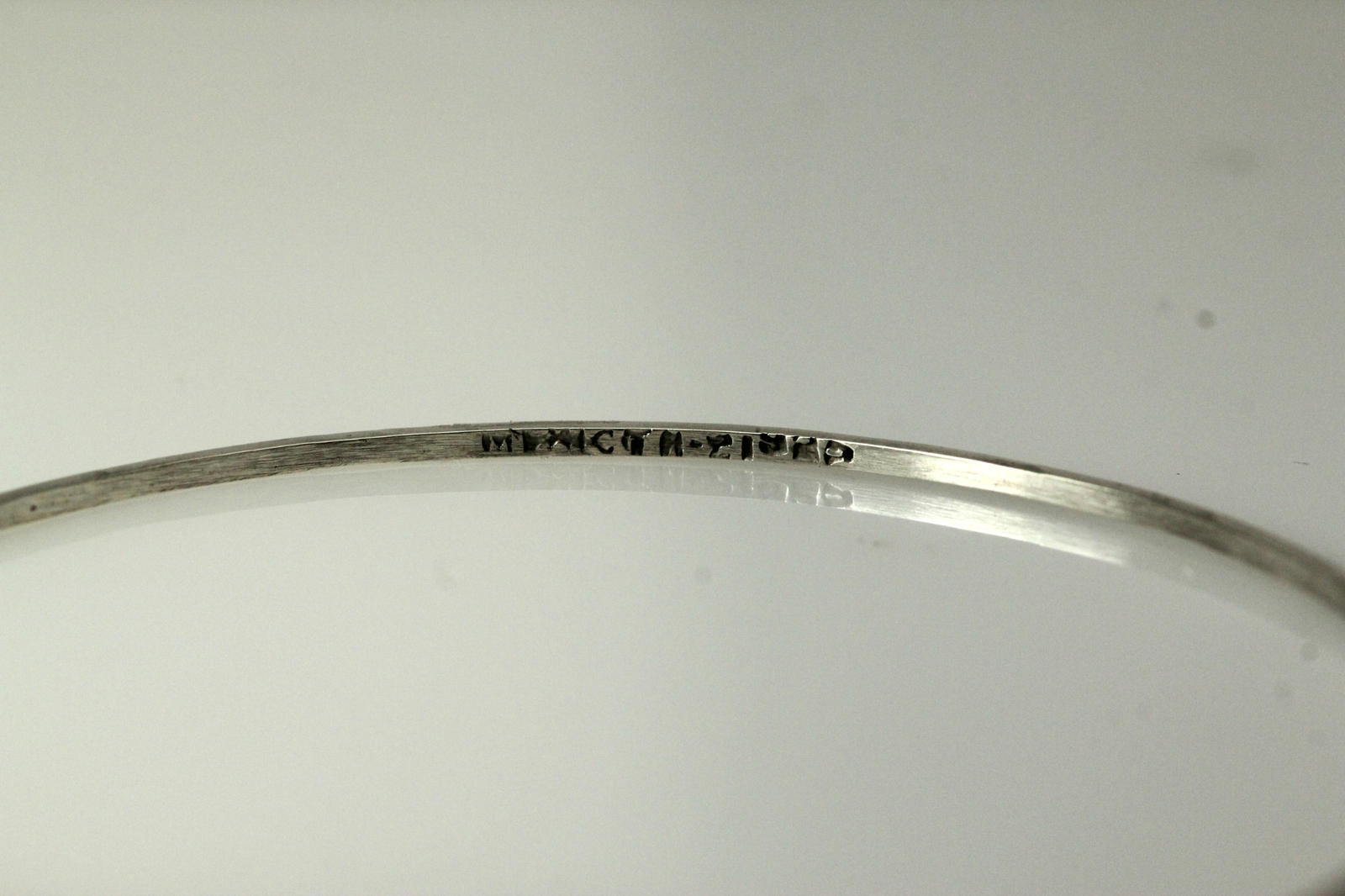 925 Sterling Silver 1.2mm Round Textured 7.75″ Bangle Bracelet 2.7grams (BR2977)