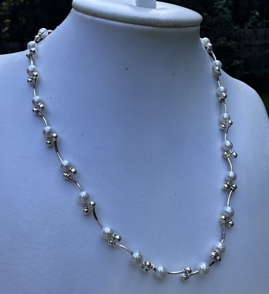 Elegant Twisted Faux Pearl Necklace with Silver-Tone Finish