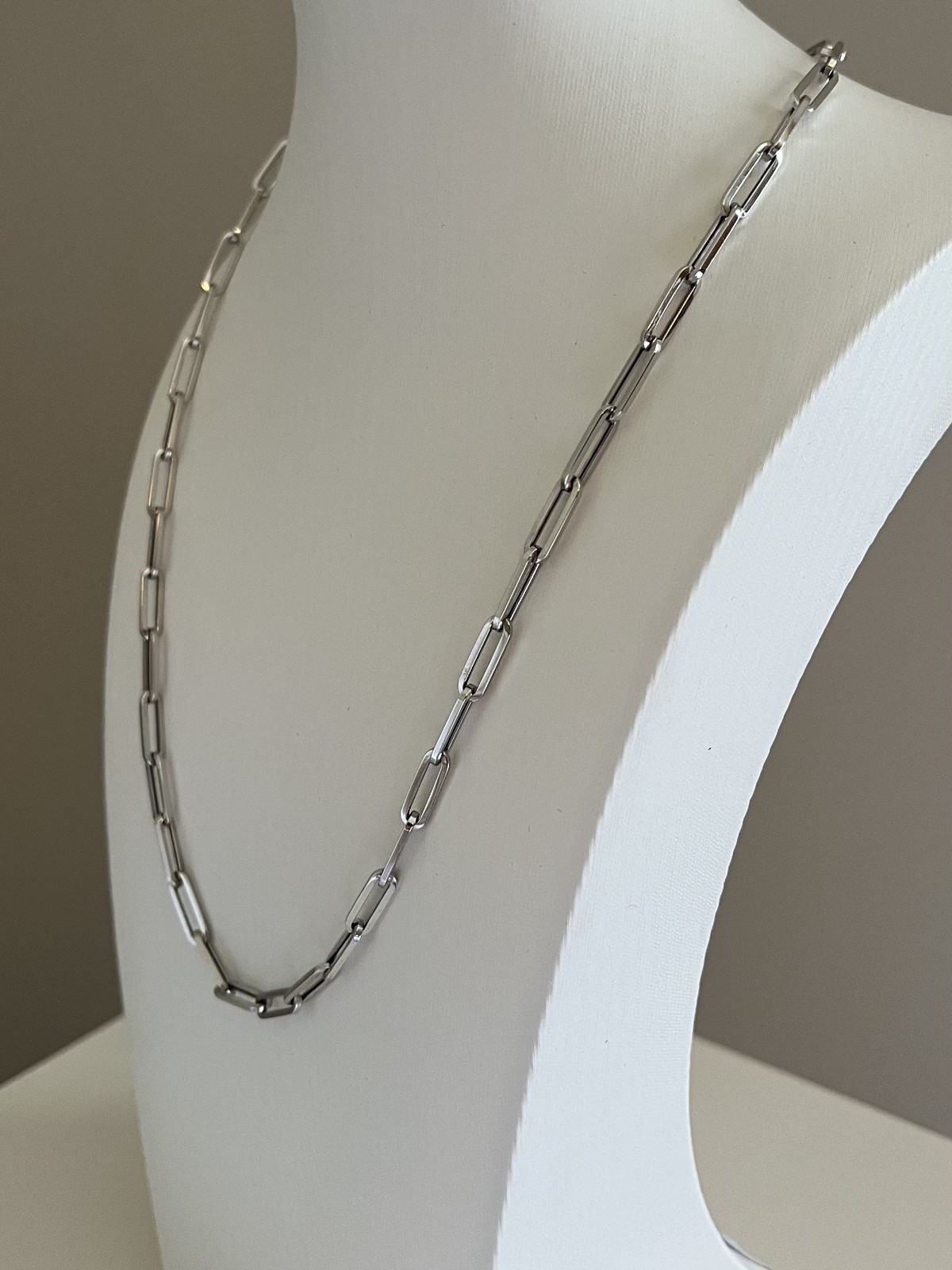 Blue Nile 14K White Gold Medium Paperclip Necklace 18″ Italian 4mm – Excellent
