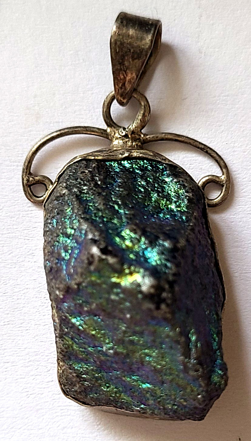 VINTAGE STUNNING STERLING SILVER RAINBOW DRUSY QUARTZ GEMSTONE PENDANT SIGN. 925