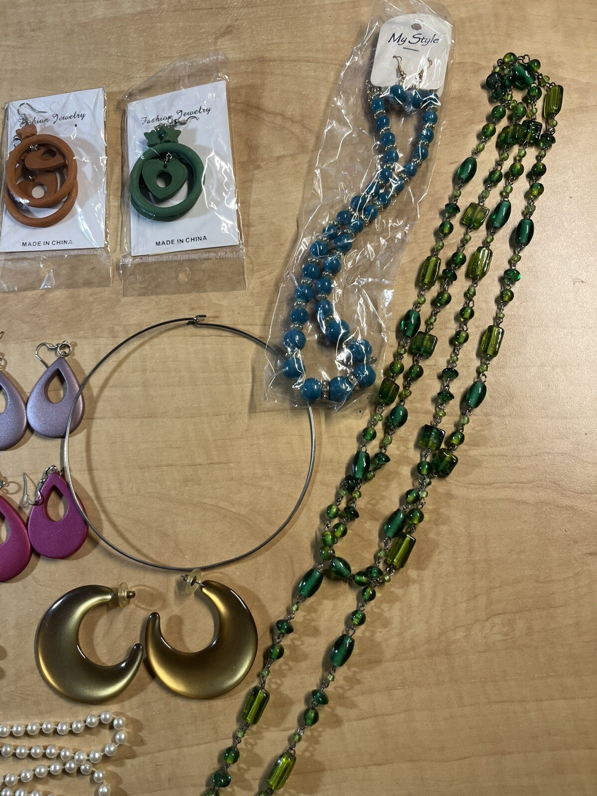 11 Piece Costume Fashion Jewelery Lot Earrings Necklaces Some NWT