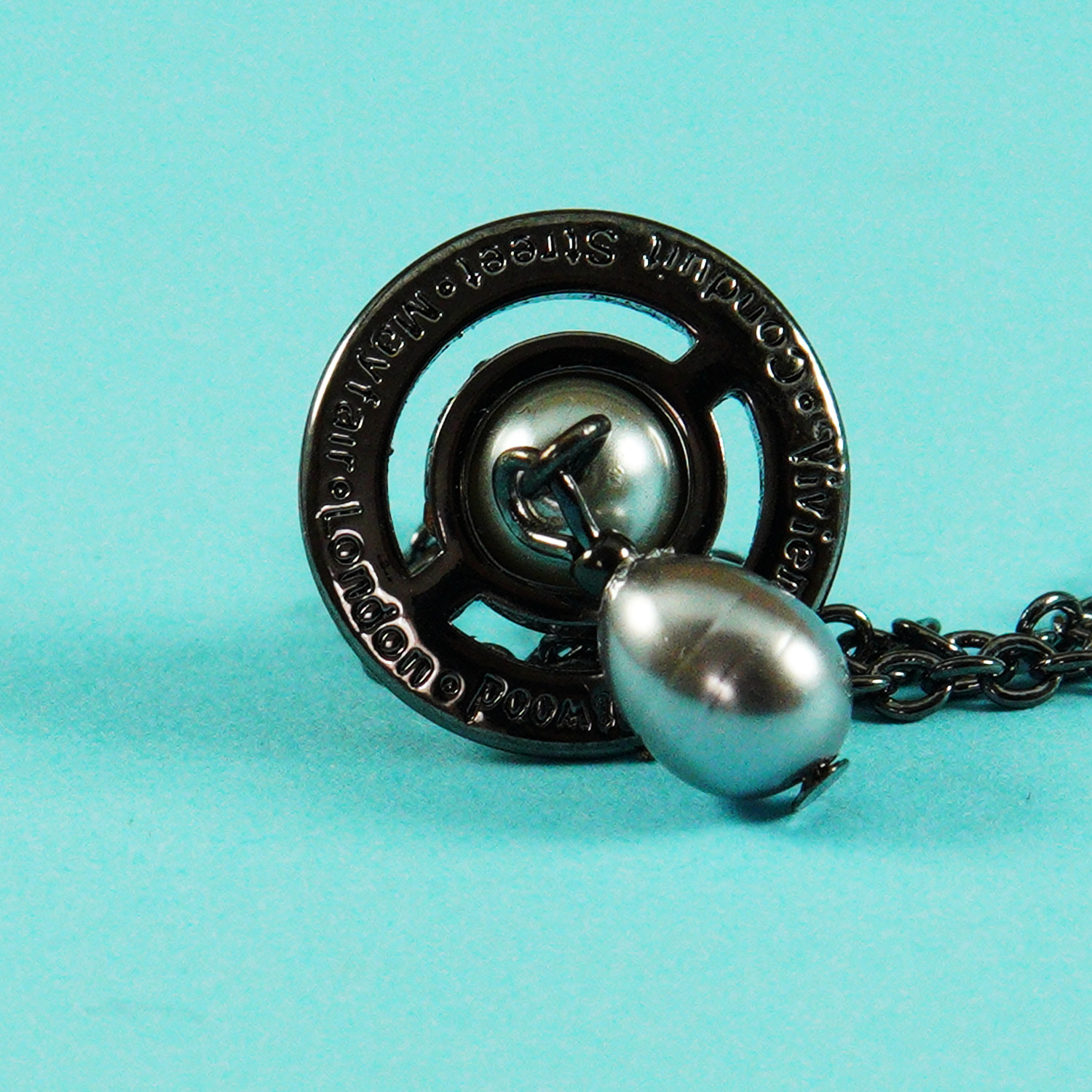 Vivienne Westwood New Petite Orb Drop Pendant 3D Necklace Gun Metal tone Box Set