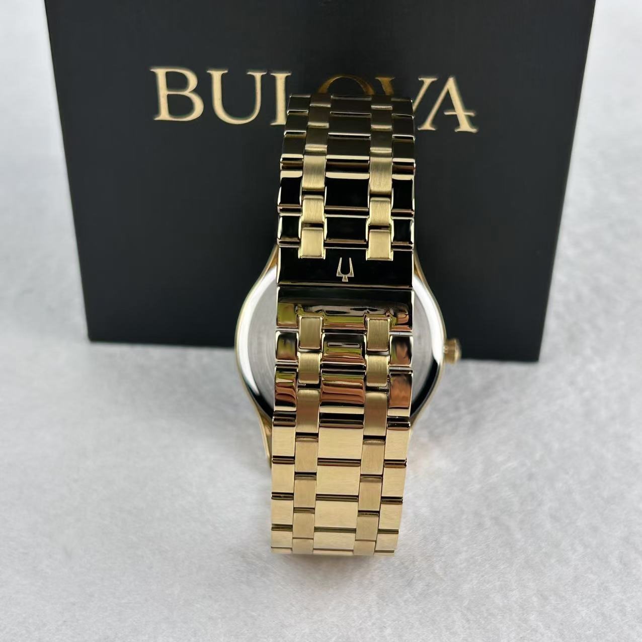 Bulova 97D108 Diamond Black Dial Gold Bracelet Classic Men’s Quartz Watch 40mm