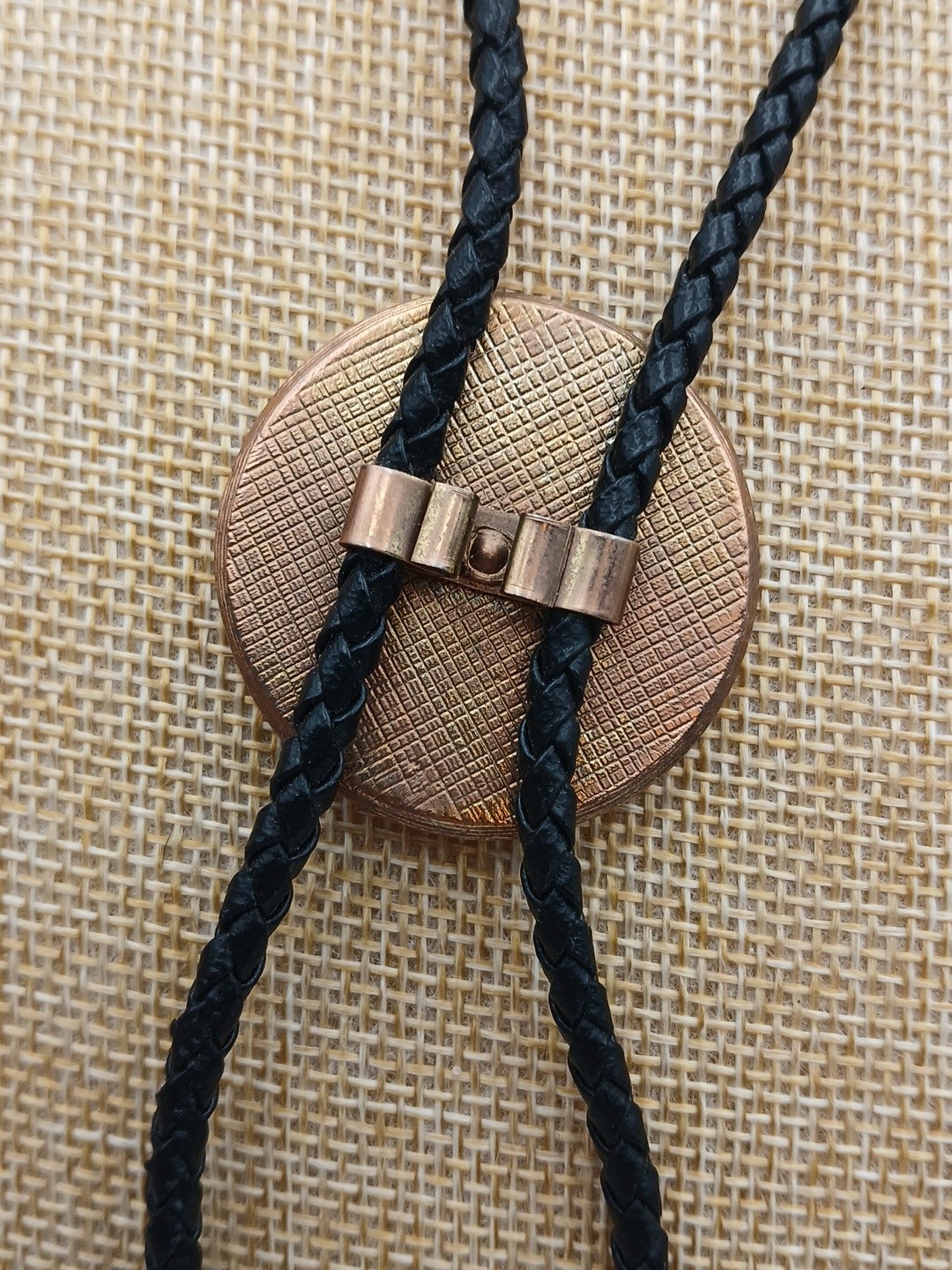 Vtg 1903 Indian Head Penny Coin Bolo Tie Gold Tone Metal Enamel Leather Cord