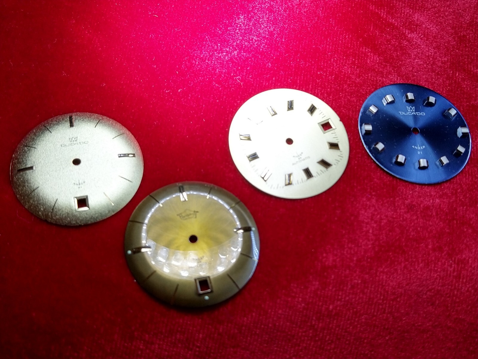 Ducado and Bergisch watch dials legs 15.30 mm apart